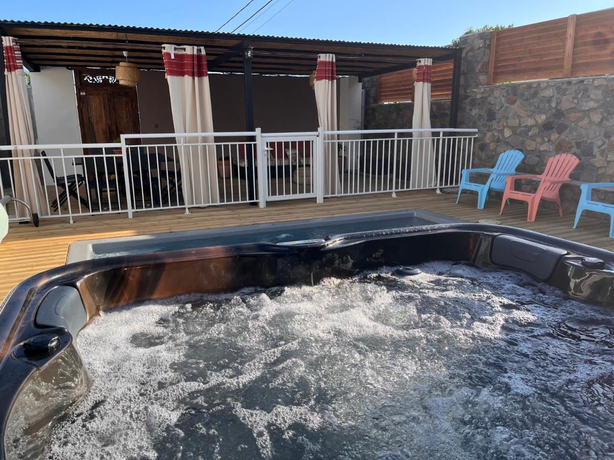 La Casita Creole Villa Avec Piscine Et Jacuzzi Сен-П'єр Екстер'єр фото